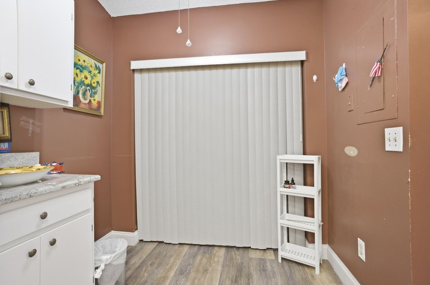 Motivated seller-Move-in ready in a desirable 55+ community! - photo 6
