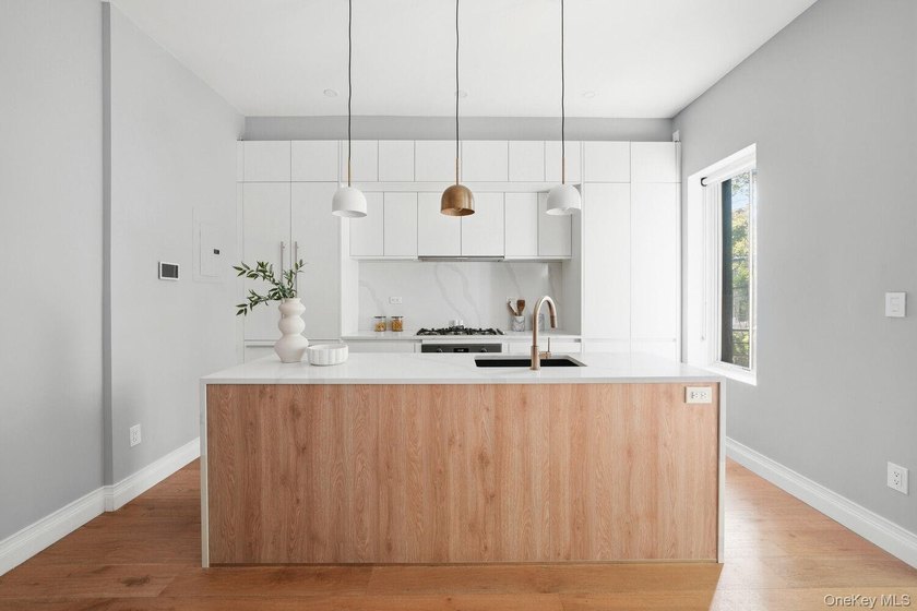 Set along a charming, tree-lined stretch of Bedford-Stuyvesant - photo 11