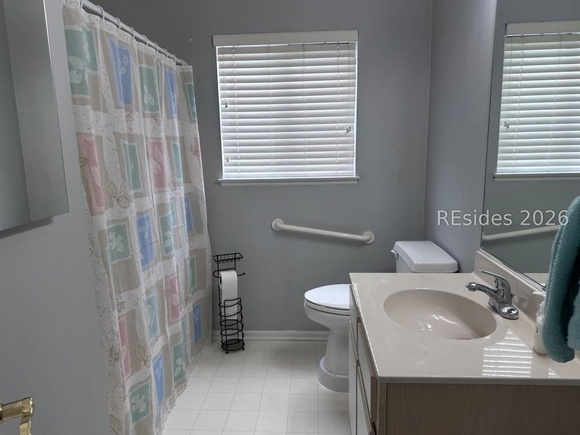 Nestled on a quite cul-de-sac, this sunny two bedroom, two bath - photo 13