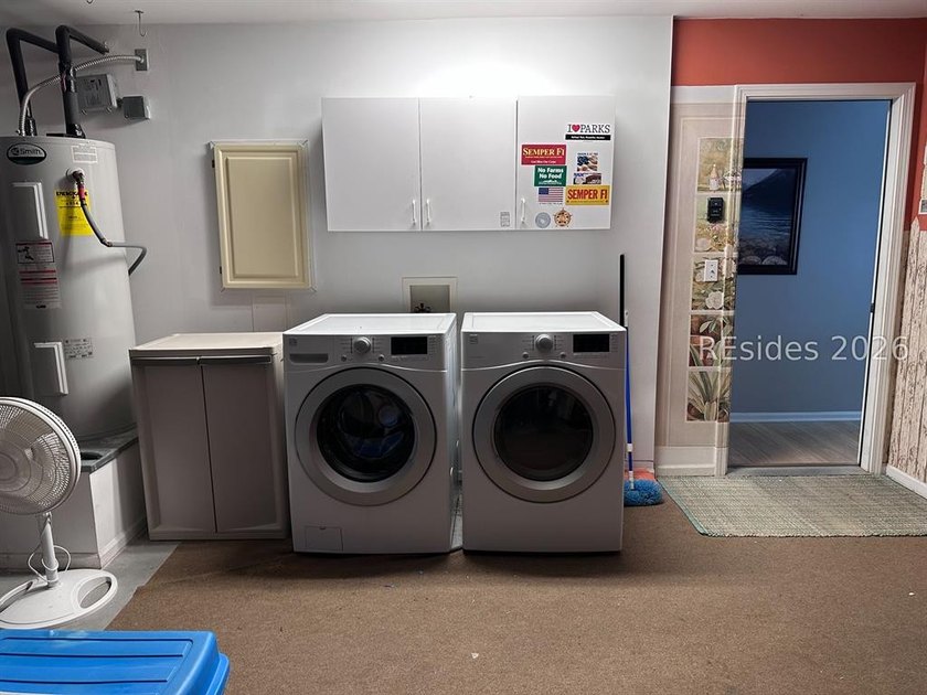 Nestled on a quite cul-de-sac, this sunny two bedroom, two bath - photo 19
