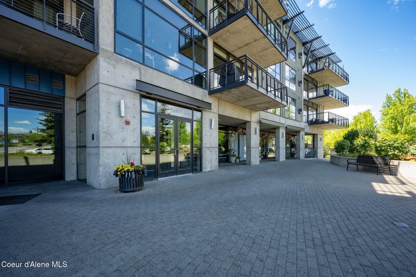 Experience elevated waterfront living in one of Coeur'd'Alene's - photo 22