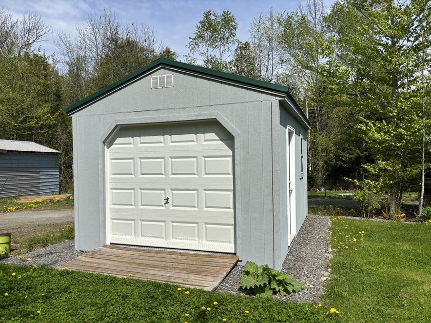 Welcome to this stunning, fully renovated home, meticulously - photo 4