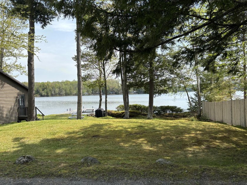 Welcome to this stunning, fully renovated home, meticulously - photo 8