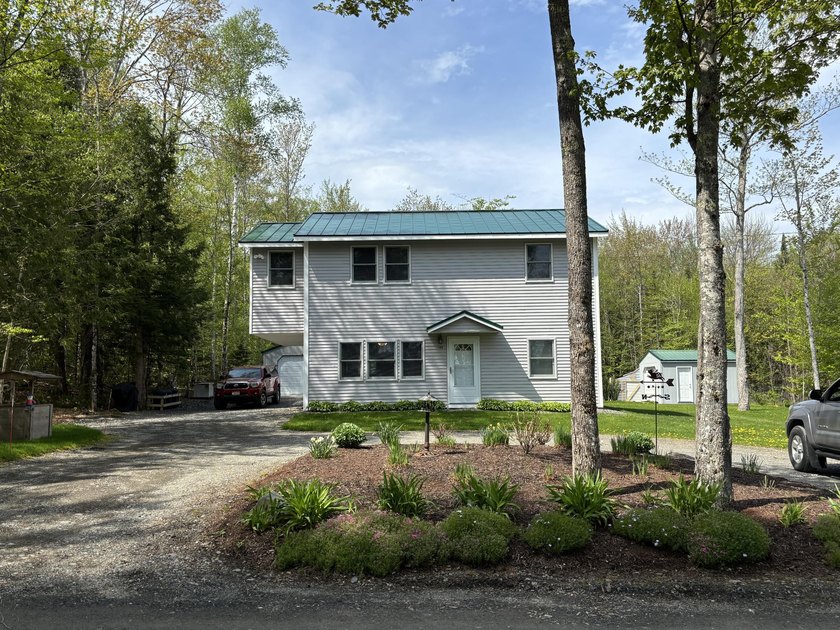 Welcome to this stunning, fully renovated home, meticulously - photo 9