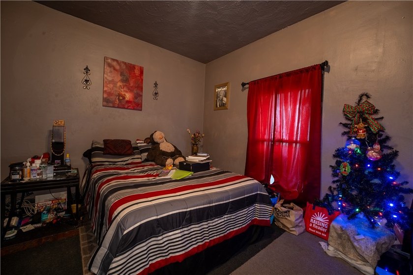 Welcome to a home where space, comfort, and everyday living come - photo 19