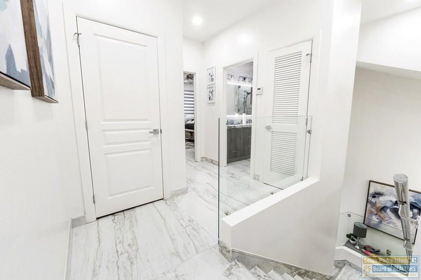 Beautiful two-story property offering 3 bedrooms and 2.5 baths - photo 19
