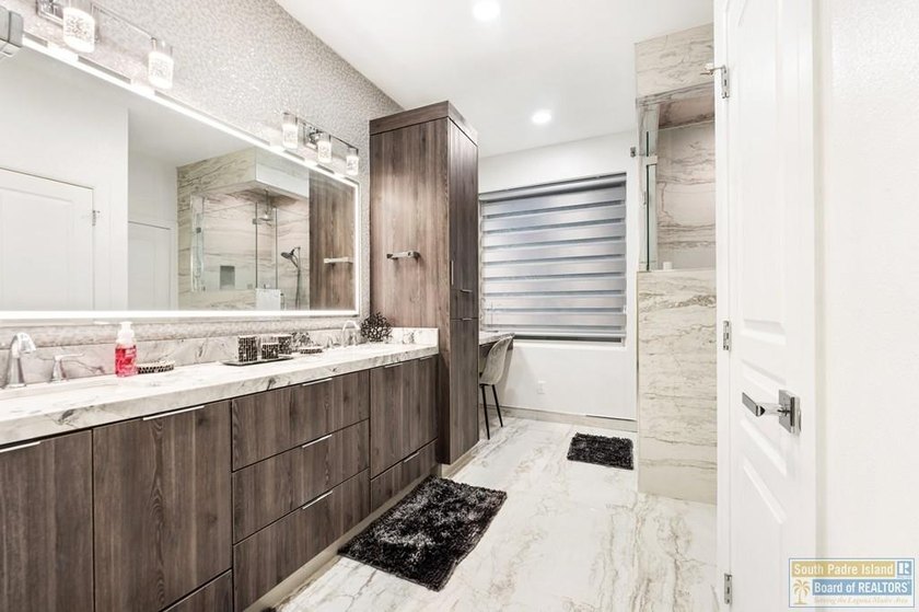 Beautiful two-story property offering 3 bedrooms and 2.5 baths - photo 23