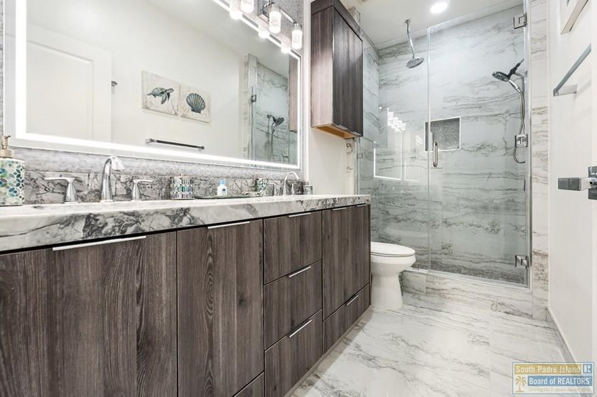 Beautiful two-story property offering 3 bedrooms and 2.5 baths - photo 28