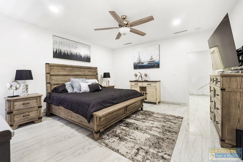 Beautiful two-story property offering 3 bedrooms and 2.5 baths - photo 30