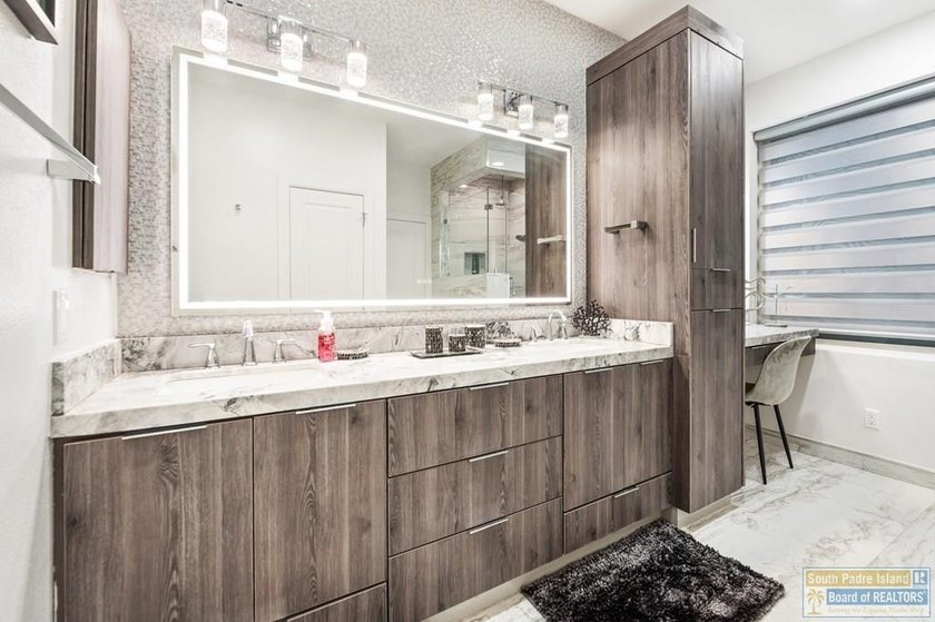 Beautiful two-story property offering 3 bedrooms and 2.5 baths - photo 31