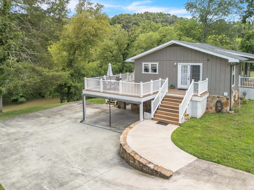 Country Living at Its Best on 4.1 Acres! Welcome to 1042 Big - photo 5