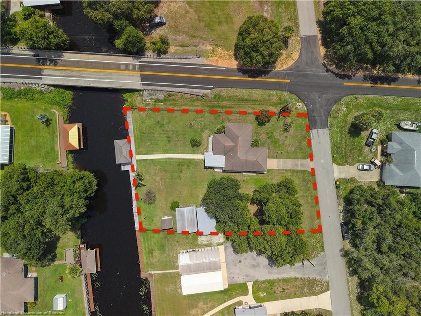 WATERFRONT HOME on almost 1/2 acre. Dock with boathouse and lift - photo 24