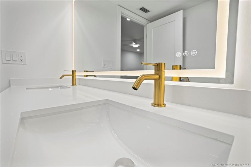 QUALITY, HIGH CALIBER, COMPLETELY RENOVATED w/ High Grade - photo 11