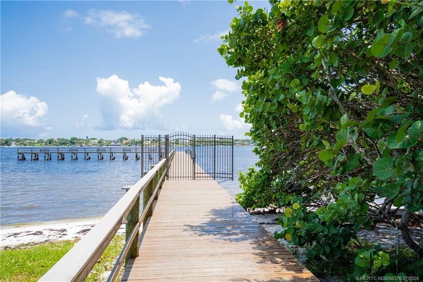 QUALITY, HIGH CALIBER, COMPLETELY RENOVATED w/ High Grade - photo 16