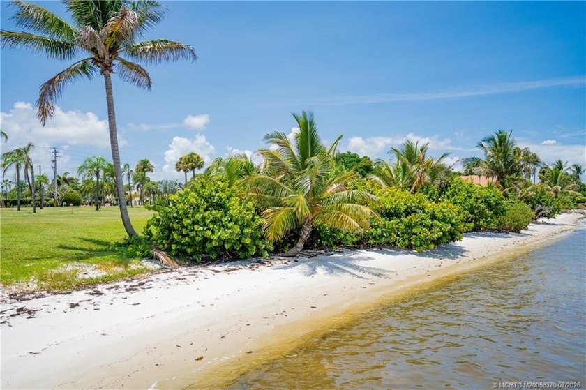 QUALITY, HIGH CALIBER, COMPLETELY RENOVATED w/ High Grade - photo 19