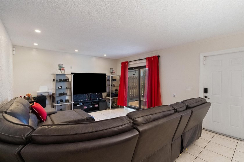 2BR/2BA corner townhouse with a 2024 new roof and hurricane - photo 9