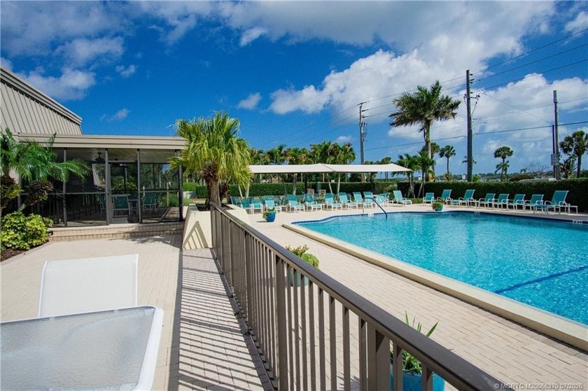 QUALITY, HIGH CALIBER, COMPLETELY RENOVATED w/ High Grade - photo 23