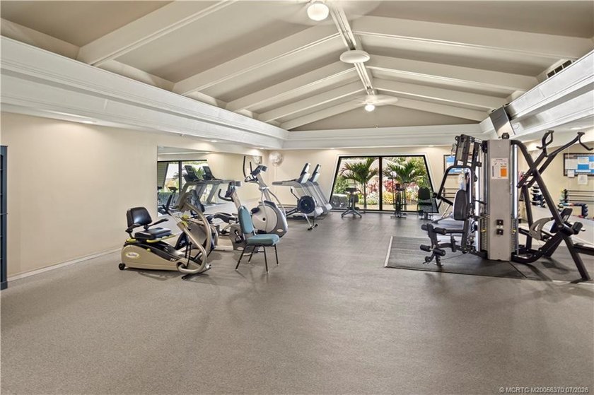 QUALITY, HIGH CALIBER, COMPLETELY RENOVATED w/ High Grade - photo 28