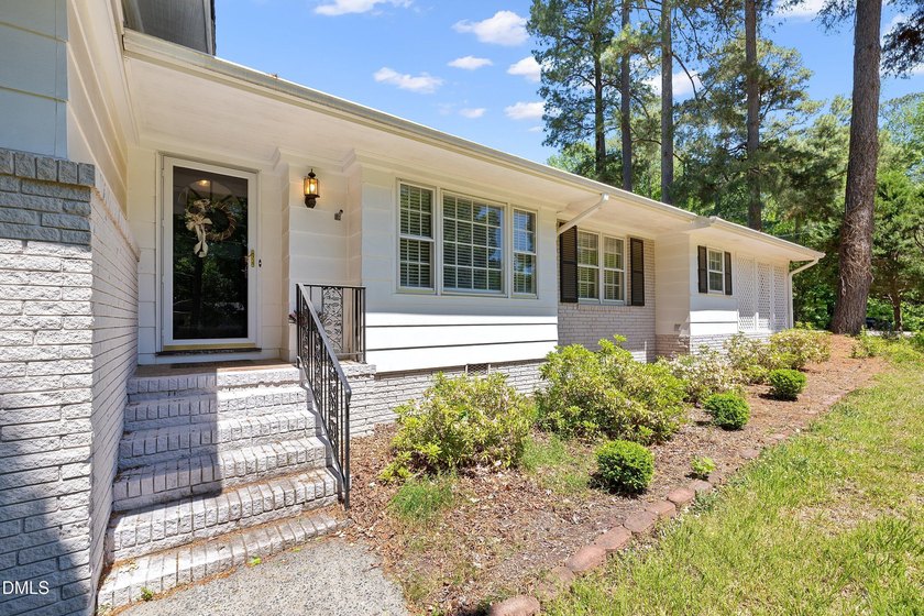 This well-loved ranch offers timeless charm, solid construction - photo 3