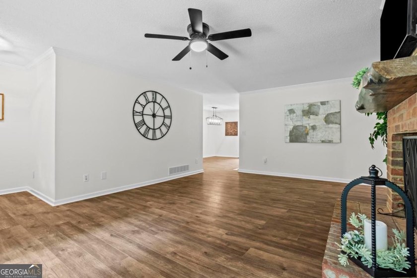 Welcome to 410 Arliss Drive - a beautifully renovated 3 bedroom - photo 11