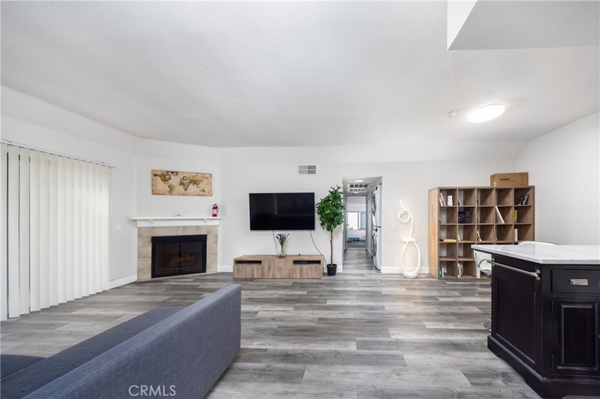 Welcome to this beautifully newly renovated first-floor condo - photo 2