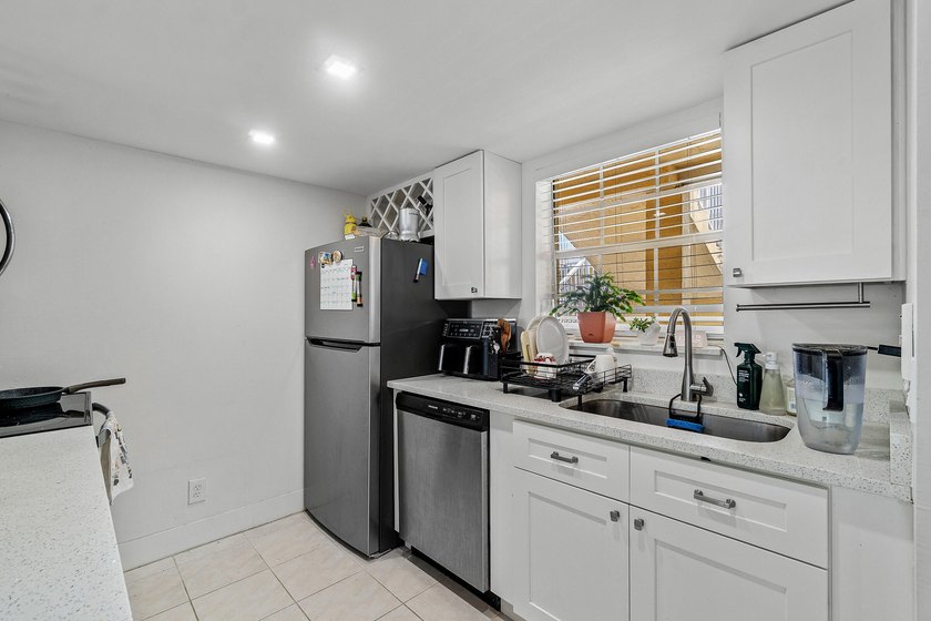 Beautifully renovated 2-bedroom, 2-bath end-unit condo in the - photo 12