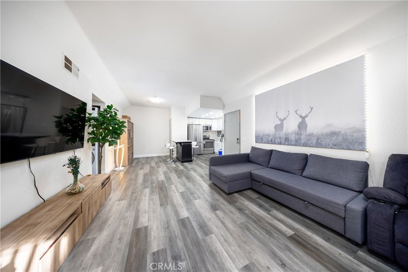Welcome to this beautifully newly renovated first-floor condo - photo 3