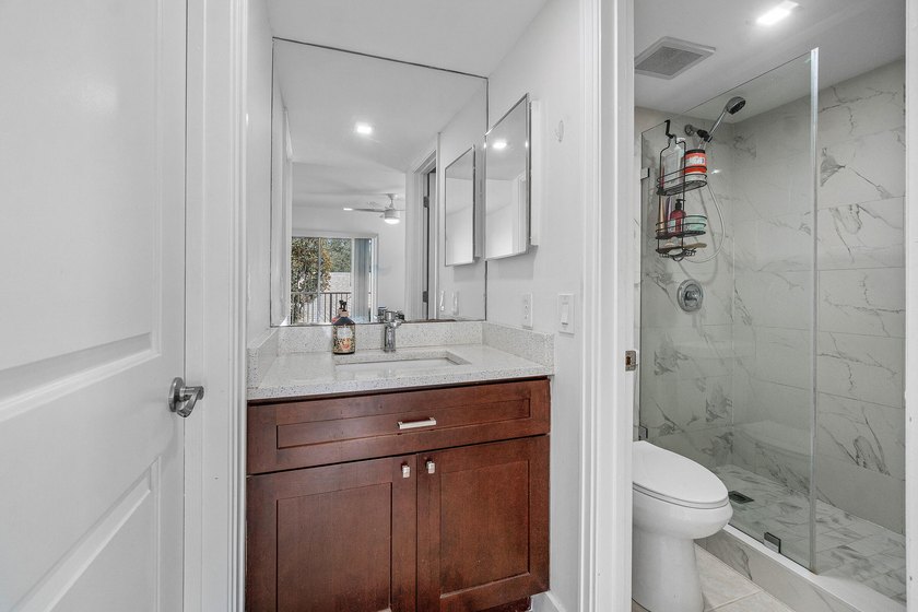 Beautifully renovated 2-bedroom, 2-bath end-unit condo in the - photo 13