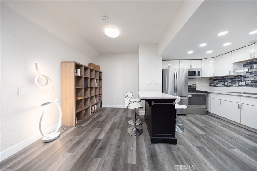 Welcome to this beautifully newly renovated first-floor condo - photo 4