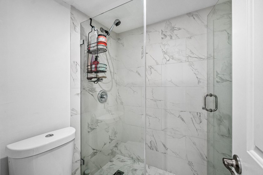 Beautifully renovated 2-bedroom, 2-bath end-unit condo in the - photo 14