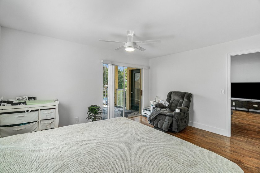 Beautifully renovated 2-bedroom, 2-bath end-unit condo in the - photo 17