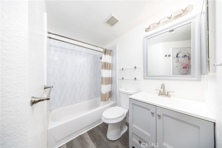 Welcome to this beautifully newly renovated first-floor condo - photo 10