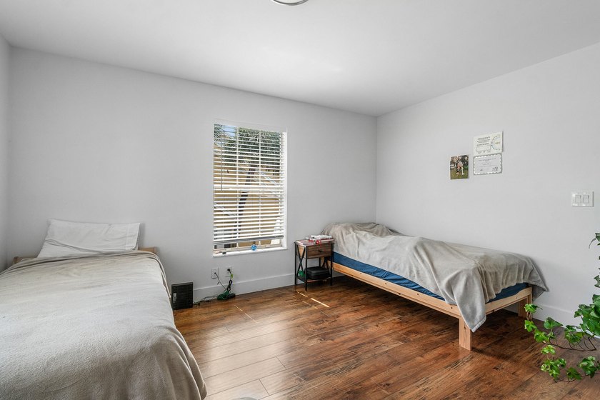 Beautifully renovated 2-bedroom, 2-bath end-unit condo in the - photo 24