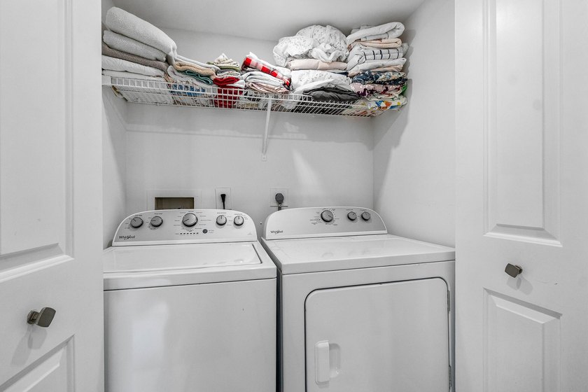 Beautifully renovated 2-bedroom, 2-bath end-unit condo in the - photo 25