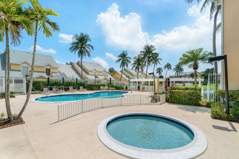 Beautifully renovated 2-bedroom, 2-bath end-unit condo in the - photo 26