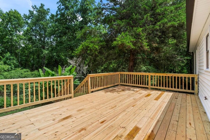 Welcome to 410 Arliss Drive - a beautifully renovated 3 bedroom - photo 29