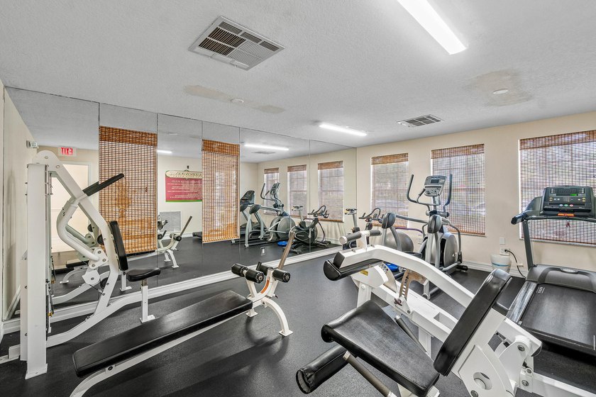 Beautifully renovated 2-bedroom, 2-bath end-unit condo in the - photo 30