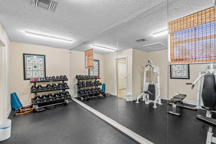 Beautifully renovated 2-bedroom, 2-bath end-unit condo in the - photo 32