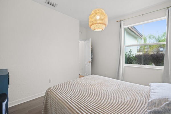 Welcome to this inviting 3-bedroom, 2-bathroom single-story home - photo 19