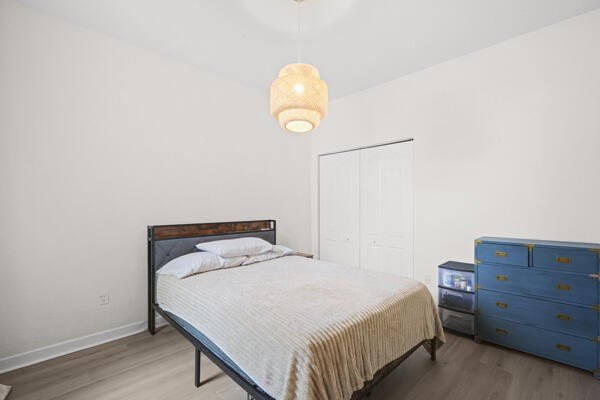 Welcome to this inviting 3-bedroom, 2-bathroom single-story home - photo 20