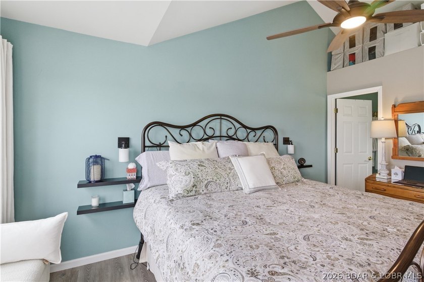 Top-floor condo with soaring vaulted ceilings and dramatic - photo 26