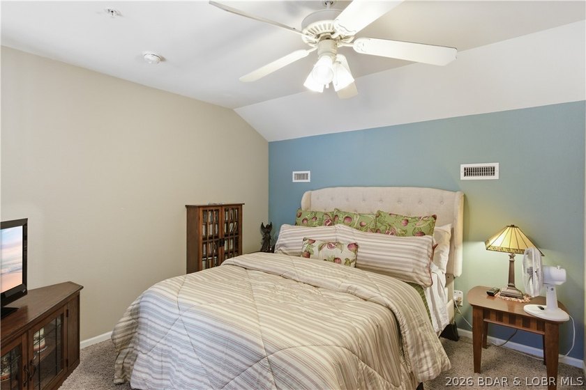 Top-floor condo with soaring vaulted ceilings and dramatic - photo 29