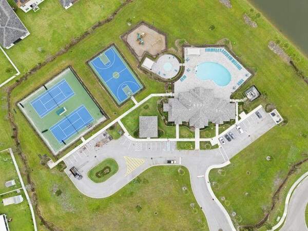 Welcome to this inviting 3-bedroom, 2-bathroom single-story home - photo 31
