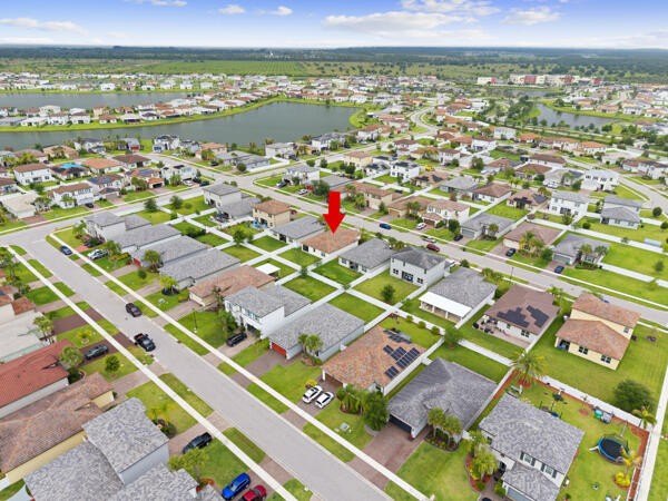 Welcome to this inviting 3-bedroom, 2-bathroom single-story home - photo 33