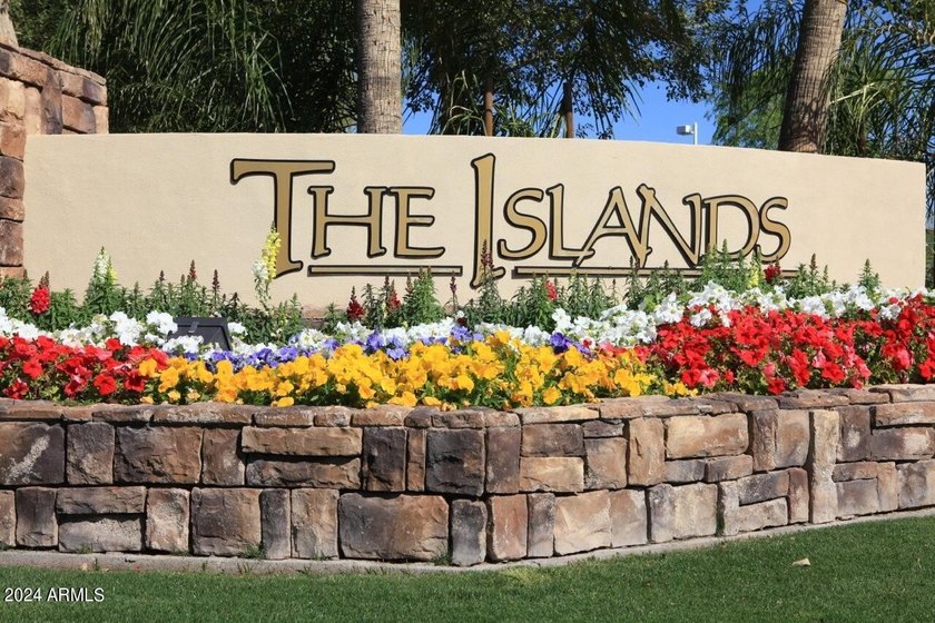 PREMIUM FURNISHED !! WATERFRONT W/EXPANSIVE LAKESIDE VIEWS! This - photo 35