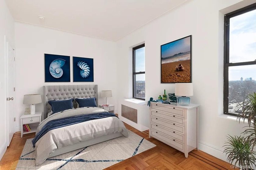 Conveniently located near Northern Blvd and the LIRR Broadway - photo 3