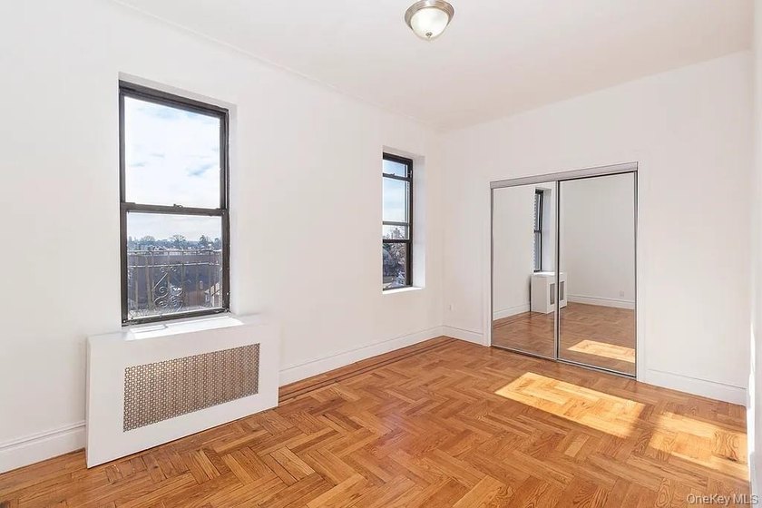 Conveniently located near Northern Blvd and the LIRR Broadway - photo 5