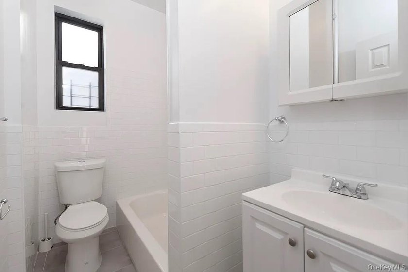 Conveniently located near Northern Blvd and the LIRR Broadway - photo 8