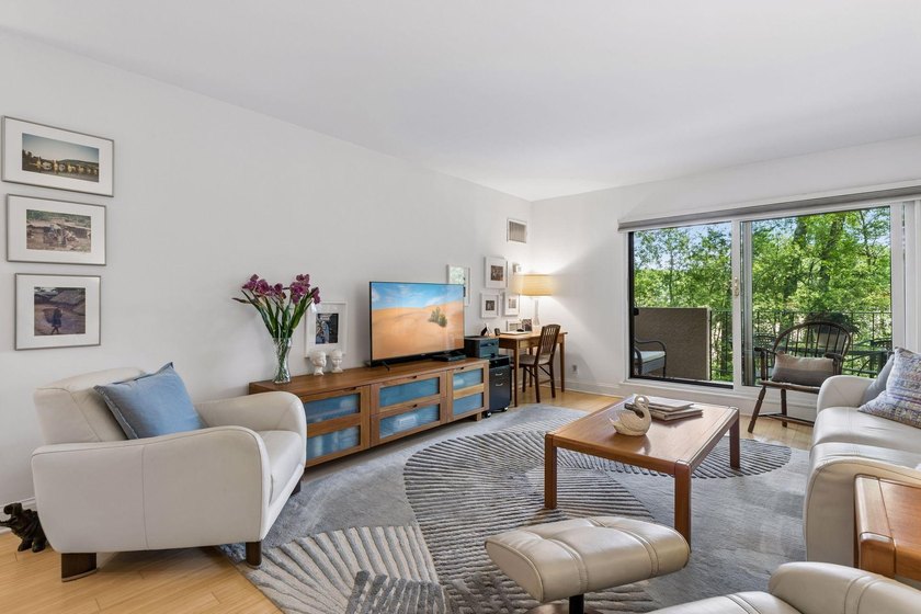 Welcome to Edina's best kept secret! Fountain Woods is like a - photo 12