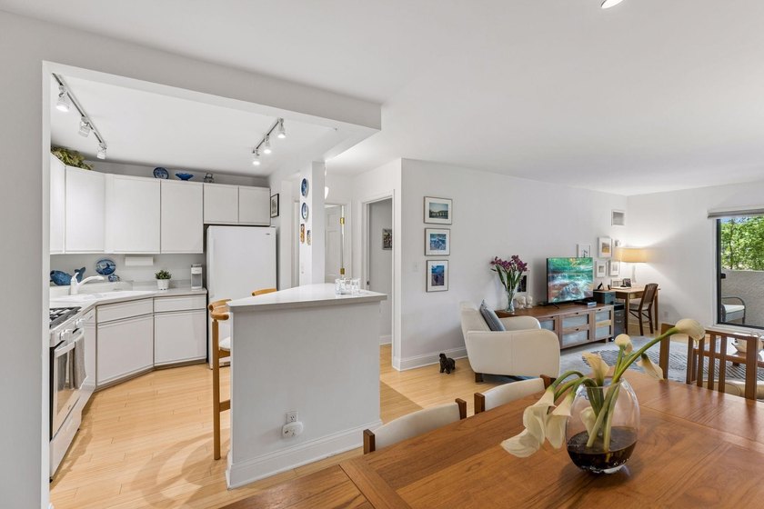 Welcome to Edina's best kept secret! Fountain Woods is like a - photo 16